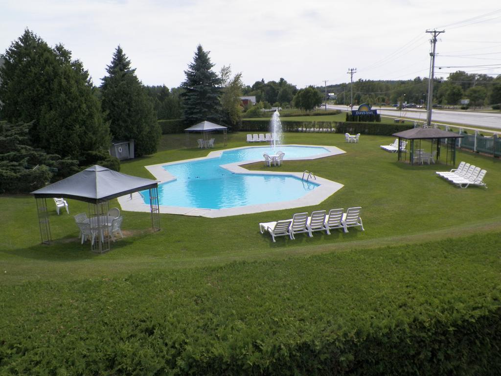 Days Inn By Wyndham Shelburne/Burlington Dış mekan fotoğraf