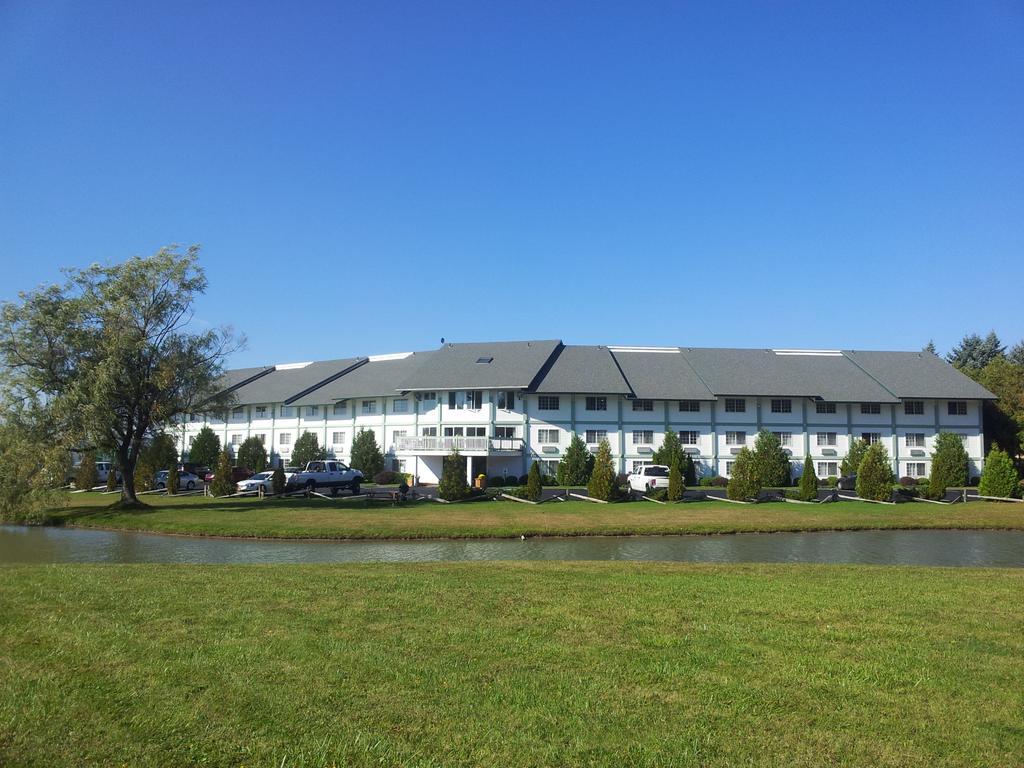 Days Inn By Wyndham Shelburne/Burlington Dış mekan fotoğraf