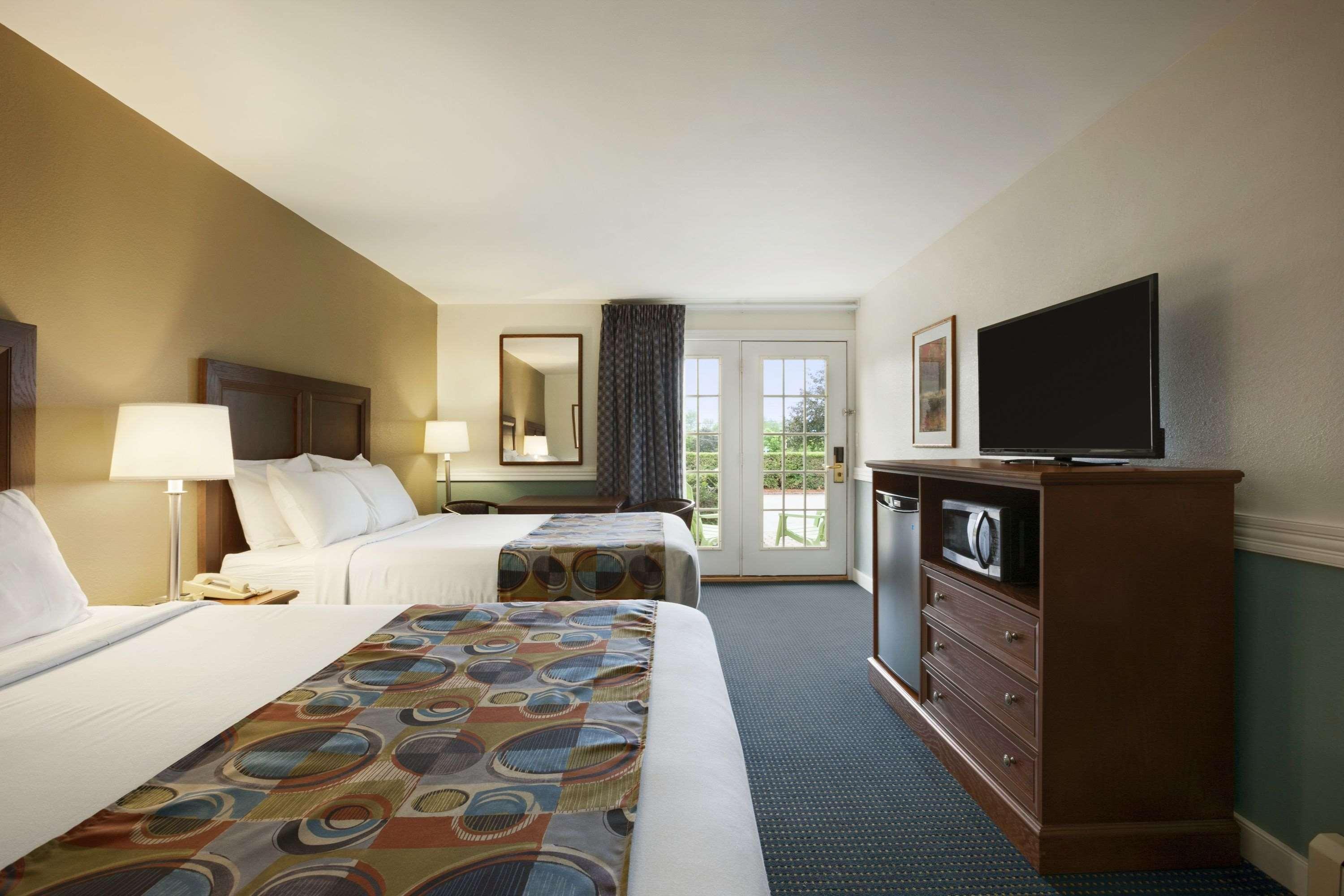 Days Inn By Wyndham Shelburne/Burlington Dış mekan fotoğraf