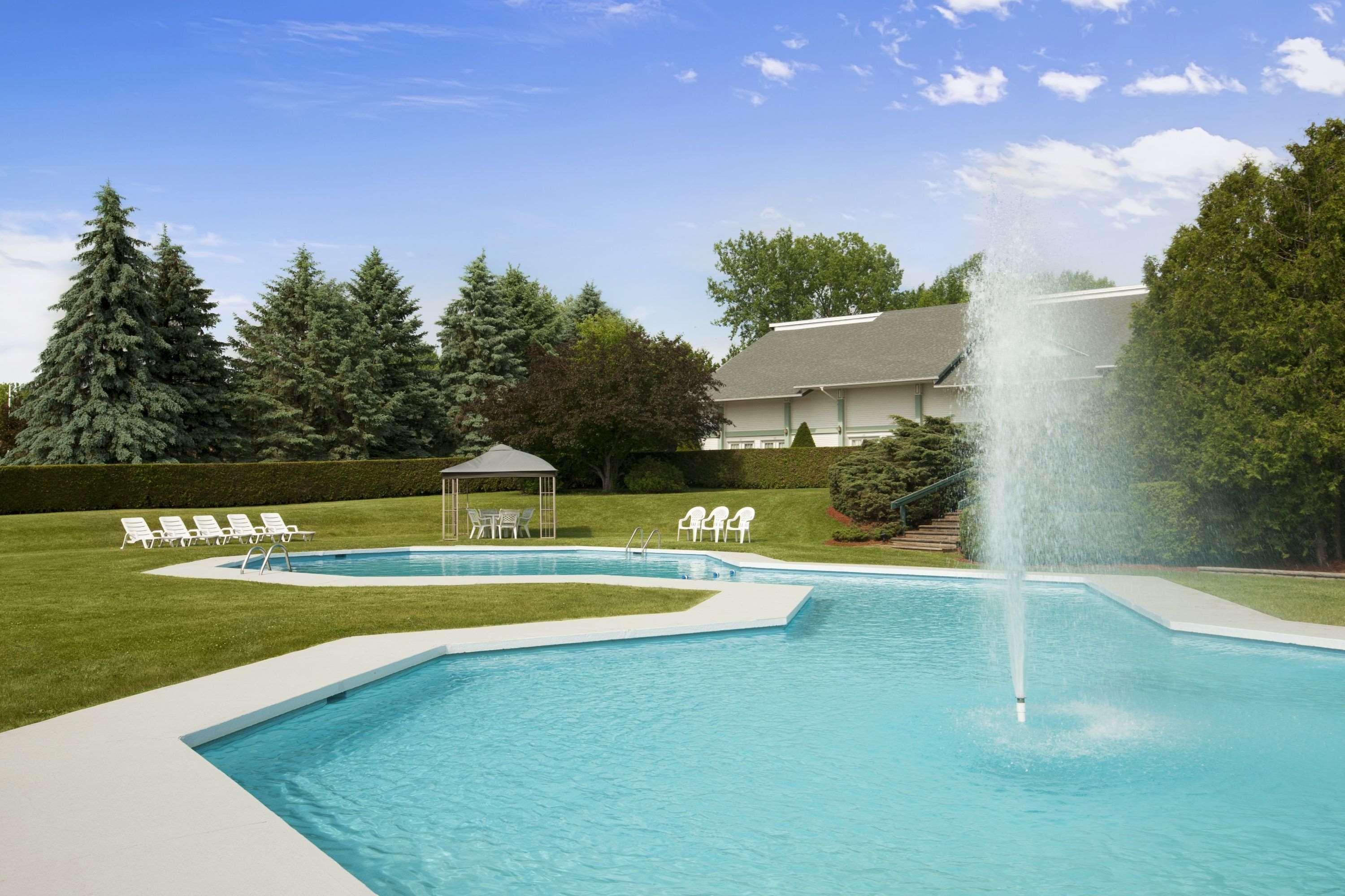 Days Inn By Wyndham Shelburne/Burlington Dış mekan fotoğraf