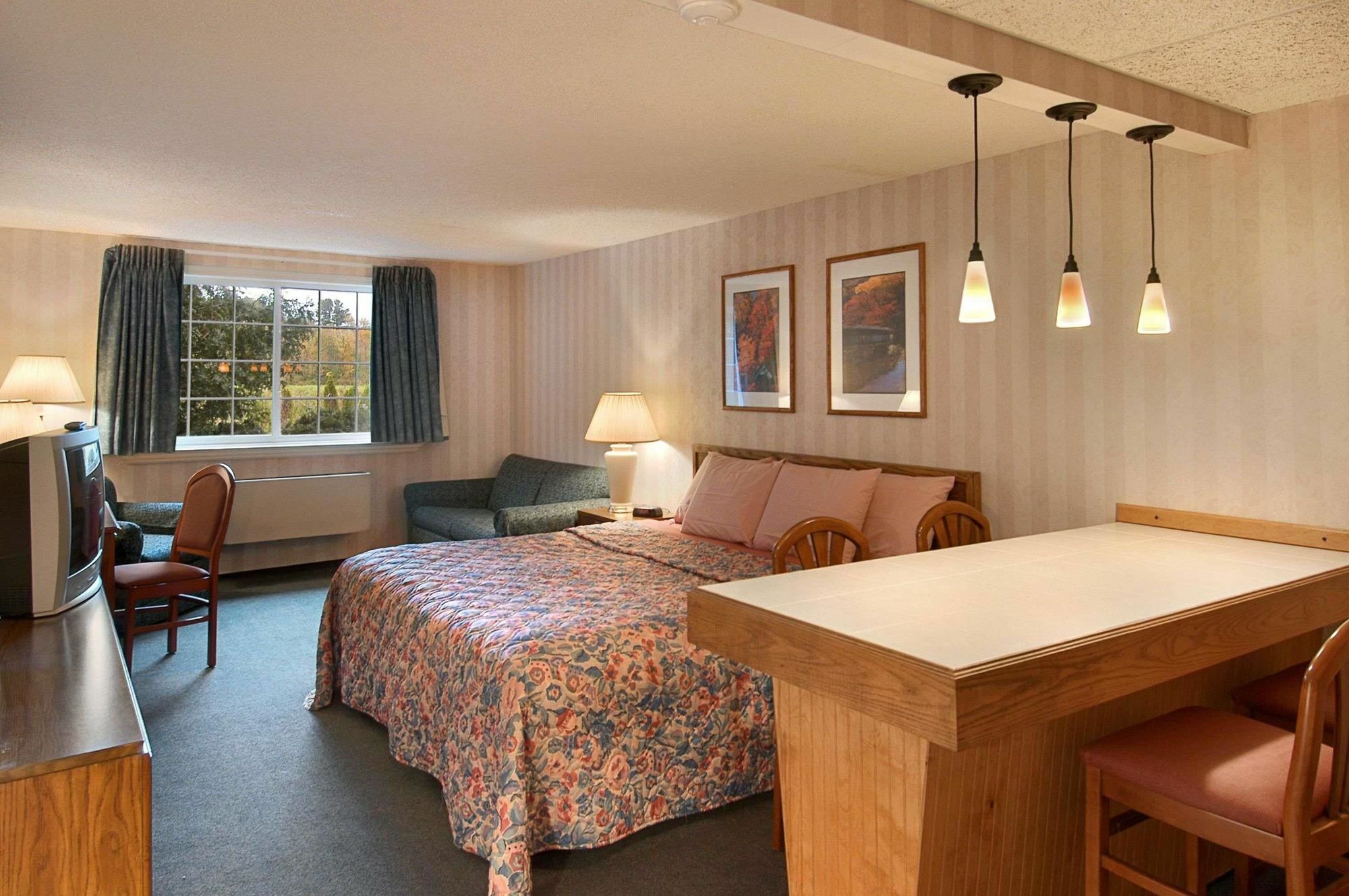 Days Inn By Wyndham Shelburne/Burlington Dış mekan fotoğraf