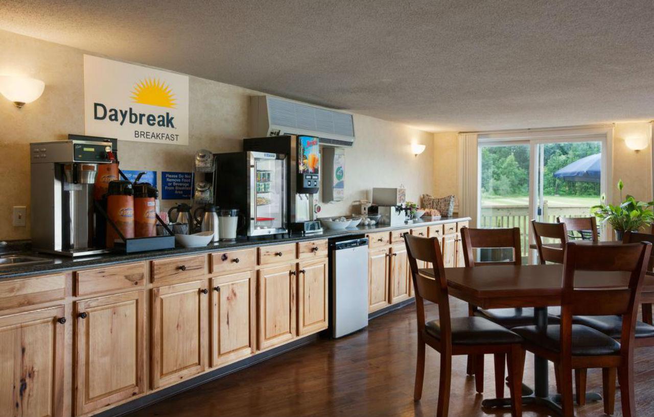 Days Inn By Wyndham Shelburne/Burlington Dış mekan fotoğraf