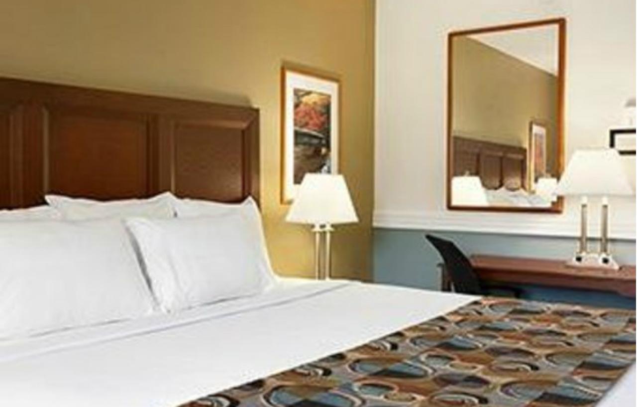 Days Inn By Wyndham Shelburne/Burlington Dış mekan fotoğraf